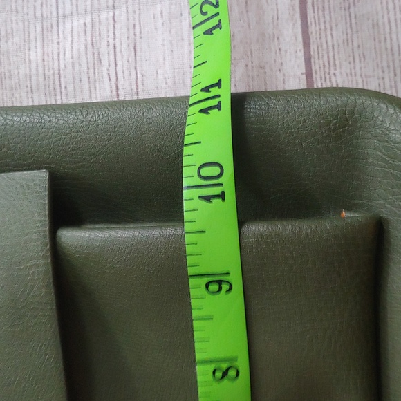 UNIVERSAL THREADS OLIVE GREEN CROSSBODY - Picture 8 of 8